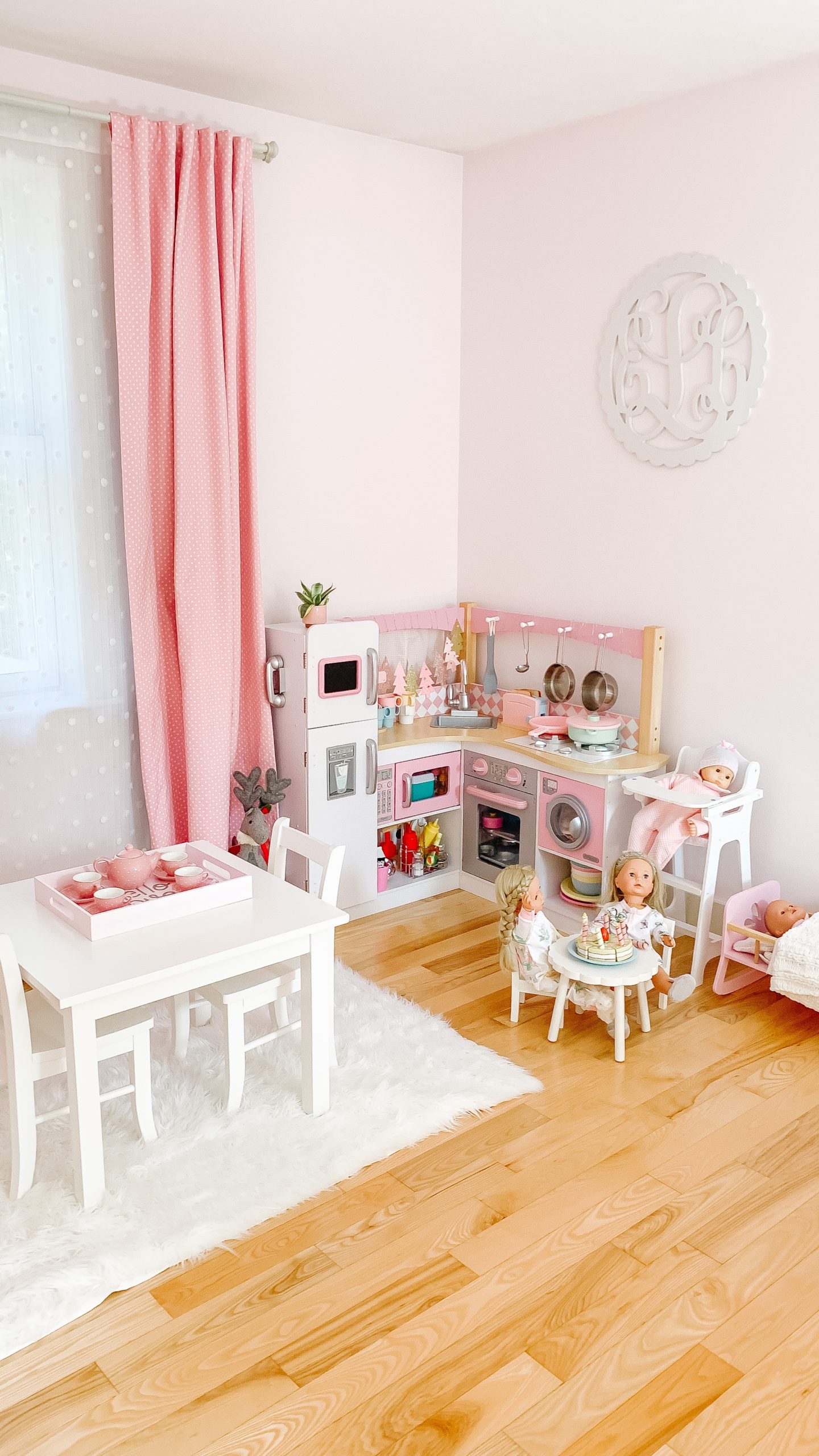 All Things Elle’s Pink Bedroom & Holiday Decor – Cape Cod Momma